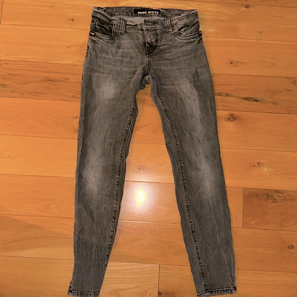 These Miss Sixty jeans are an acid-washed grey with a low rise fit in size 28